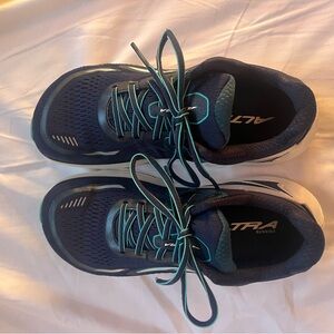 Altra Paradigm 6 running shoes